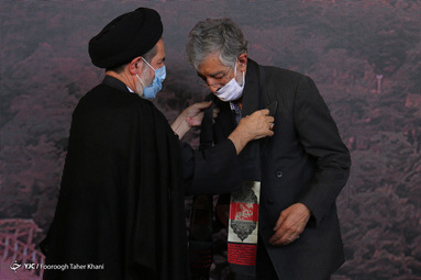 چهارمین آیین سلام بر محرم در باغ هنر تهران و برافراشتن بزرگترین پرچم یا حسین
 (ع) در مجموعه فرهنگی عباس آباد تهران
