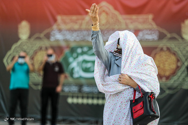 آیین تعویض پرچم و برافراشتن پرچم سیاه به مناسبت فرارسیدن ایام سوگواری اباعبدالله الحسین(ع) در حرم مطهر شاهچراغ(ع) برگزار شد.