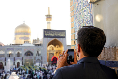 مراسم اذن عزای حسینی و تعویض پرچم گنبد حرم امام رضا (ع)
