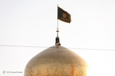 مراسم اذن عزای حسینی و تعویض پرچم گنبد حرم امام رضا (ع)