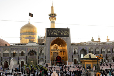 مراسم اذن عزای حسینی و تعویض پرچم گنبد حرم امام رضا (ع)