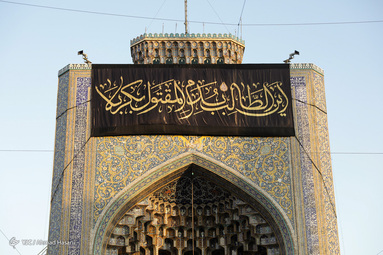 مراسم اذن عزای حسینی و تعویض پرچم گنبد حرم امام رضا (ع)