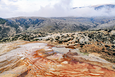 باداب سورت چشمهٔ پلکانی تراورتنی بی‌نظیر در ایران، واقع در روستای ارست بخش چهاردانگه‌ی شهرستان ساری است
