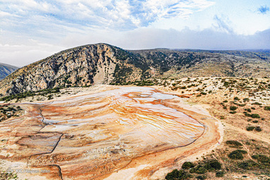 باداب سورت چشمهٔ پلکانی تراورتنی بی‌نظیر در ایران، واقع در روستای ارست بخش چهاردانگه‌ی شهرستان ساری است