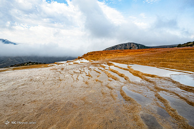 باداب سورت چشمهٔ پلکانی تراورتنی بی‌نظیر در ایران، واقع در روستای ارست بخش چهاردانگه‌ی شهرستان ساری است
