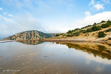 باداب سورت چشمهٔ پلکانی تراورتنی بی‌نظیر در ایران، واقع در روستای ارست بخش چهاردانگه‌ی شهرستان ساری است
