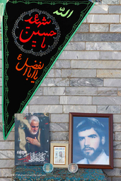  با احیای یک سنت قدیمی حاج مهدی رسولی مداح زنجانی هر روز درب منزل یک شهید با عنوان «هر کوچه یک حسینیه» به عزاداری و روضه خوانی می‌پردازد