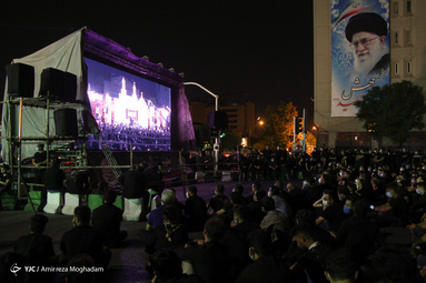 عزاداری شب چهارم محرم در هیئت الرضا (ع) با مداحی عبدالرضا هلالی و حسین سیب سرخی - میدان امام خمینی (ره)