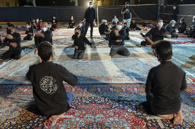 در ماه محرم اتباع افغانستانی مقیم شهرستان سرخه به عزاداری برای سیدالشهدا(ع) می‌پردازند
