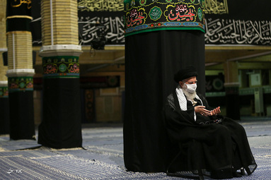 اولین شب از مراسم عزاداری حضرت اباعبدالله الحسین علیه‌السلام با حضور رهبر معظم انقلاب اسلامی در حسینیه امام خمینی(ره)