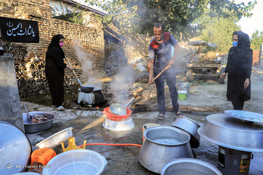 خانواده رایج به حضرت ابوالفضل (ع) متوسل شدند و نذر کردند که اگر آب چاه خشک نشود، هر سال با برنج همان زمین آبیاری شده، بین عزاداران غذای نذری توزیع کنند