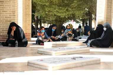 مراسم عزاداری ظهر عاشورای حسینی - قبور شهدای گمنام اردکان