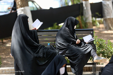 مراسم عزاداری ظهر عاشورای حسینی - قبور شهدای گمنام اردکان