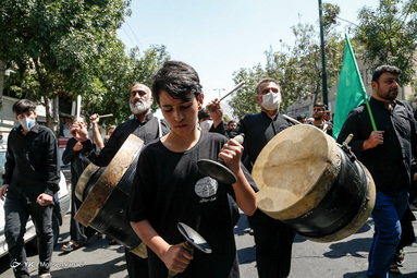 مراسم عزاداری و سوگواری ظهر عاشورای اباعبدالله الحسین (ع) و خیمه سوزی - محله دولت آباد تهران