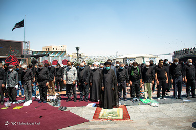 اقامه نمازجماعت ظهر عاشورا - میدان امام حسین (ع) تهران