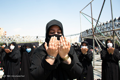 اقامه نمازجماعت ظهر عاشورا - میدان امام حسین (ع) تهران
