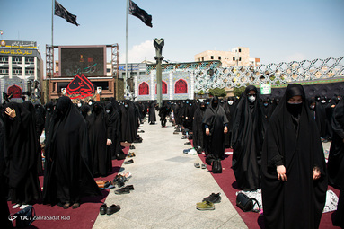 اقامه نمازجماعت ظهر عاشورا - میدان امام حسین (ع) تهران