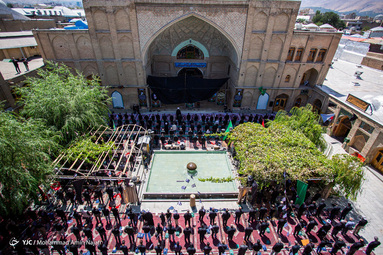 اقامه نمازجماعت ظهر عاشورا - مسجد جامع همدان
