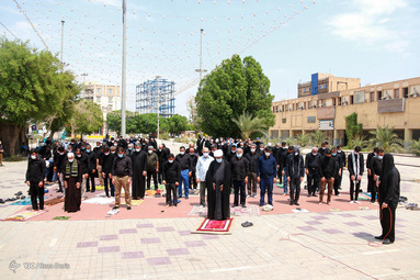 اقامه نمازجماعت ظهر عاشورا - محوطه مسجد جامع خرمشهر
