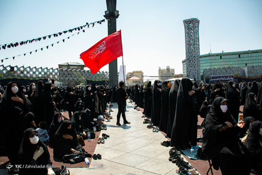 مراسم عزاداری ظهر عاشورای حسینی - میدان امام حسین (ع)