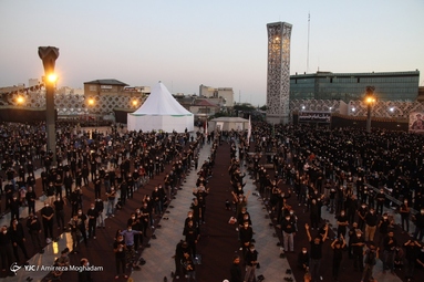 مراسم عزاداری و خیمه سوزان  عصر عاشورای اباعبدالله الحسین (ع) یکشنبه ۹ شهریور ۱۳۹۹، در میدان امام حسین (ع) برگزار شد.