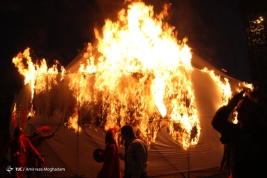 مراسم عزاداری و خیمه سوزان  عصر عاشورای اباعبدالله الحسین (ع) یکشنبه ۹ شهریور ۱۳۹۹، در میدان امام حسین (ع) برگزار شد.