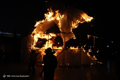مراسم عزاداری و خیمه سوزان  عصر عاشورای اباعبدالله الحسین (ع) یکشنبه ۹ شهریور ۱۳۹۹، در میدان امام حسین (ع) برگزار شد.