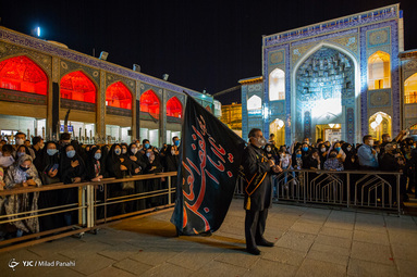 عزاداری خادمان حرم شاهچراغ (ع) در شب شام غریبان سیدالشهدا (ع)
