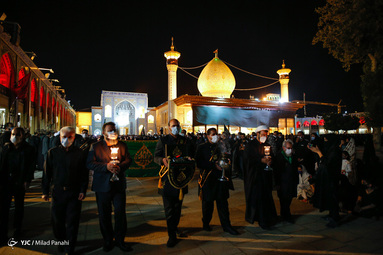 عزاداری خادمان حرم شاهچراغ (ع) در شب شام غریبان سیدالشهدا (ع)