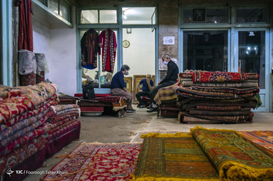 فرش ایرانی متاسفانه در معرض نابودی قرار گرفته و ظاهرا در آینده ای نزدیک چه در ایران و چه در بازار جهانی به دست فراموشی سپرده خواهد شد.