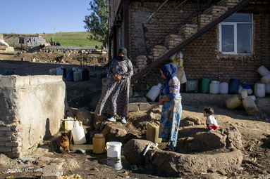 روستای حسنعلی کندی، از توابع شهرستان اردبیل یکی از روستاهایی است که سال هاست مردم آن با مشکل جدی آب شرب دست و پنجه نرم می کنند