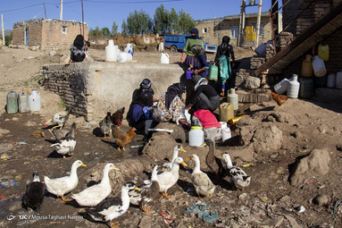 روستای حسنعلی کندی، از توابع شهرستان اردبیل یکی از روستاهایی است که سال هاست مردم آن با مشکل جدی آب شرب دست و پنجه نرم می کنند