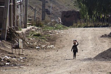 روستای حسنعلی کندی، از توابع شهرستان اردبیل یکی از روستاهایی است که سال هاست مردم آن با مشکل جدی آب شرب دست و پنجه نرم می کنند