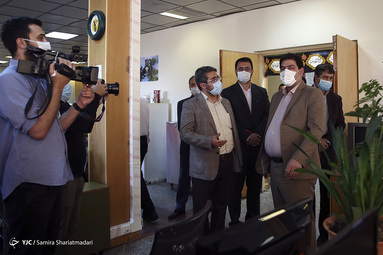 بازدید کریم همتی، رئیس هلال احمر از باشگاه خبرنگاران جوان