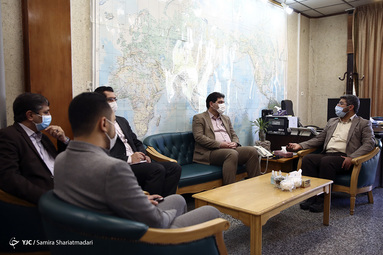 بازدید کریم همتی، رئیس هلال احمر از باشگاه خبرنگاران جوان