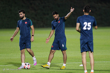 تمرین بازیکنان پرسپولیس قبل از بازی با التعاون عربستان در قالب رقابت های لیگ قهرمانان آسیا