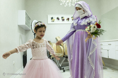 سوگند ۶ ساله که با سرطان خون دست و پنجه نرم می‌کند با کمک موسسه فصل قشنگ به آرزویش که پوشیدن لباس یک پرنسس بود رسید.
