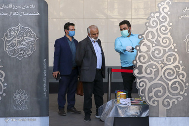 رونمایی از یادمان سروقامتان هشت سال مقاومت و ایستادگی