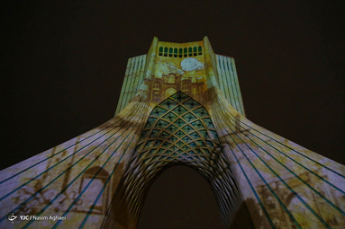 اجرای برنامه نورپردازی سه بعدی (ویدئو مپینگ) به مناسبت گرامیداشت هفته تهران بر روی برج آزادی تهران