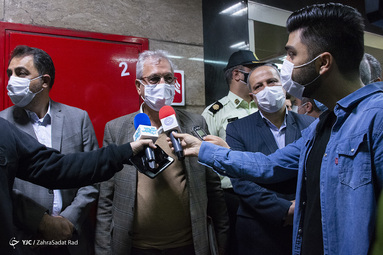 بازدید علی ربیعی، سخنگوی دولت از طرح استفاده اجباری ماسک در مترو