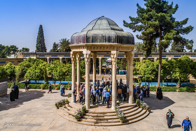 یادروز حافظ