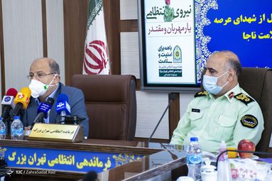 از راست : سردار رحیمی، فرمانده انتظامی تهران بزرگ و علیرضا زالی، فرمانده ستاد مقابله با کرونا تهران در جلسه مشترک ستاد مقابله با کرونا تهران