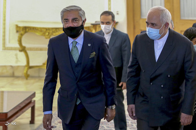 دیدار رئیس شورای عالی مصالحه افغانستان با محمد جواد ظریف