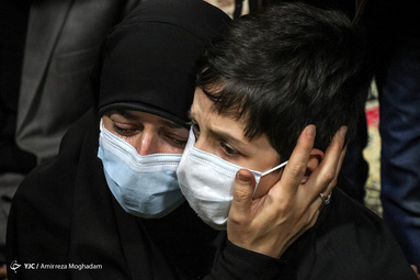 مراسم وداع با پیکر پاک و مطهر شهید امر به معروف و نهی از منکر، محمد محمدی در معراج شهداء تهران با حضورخانواده معظم شهید برگزار شد.