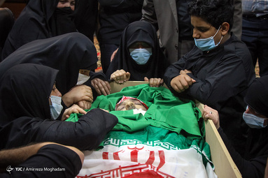 مراسم وداع با پیکر پاک و مطهر شهید امر به معروف و نهی از منکر، محمد محمدی در معراج شهداء تهران با حضورخانواده معظم شهید برگزار شد.