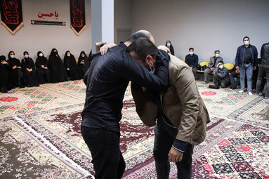 مراسم وداع با پیکر پاک و مطهر شهید امر به معروف و نهی از منکر، محمد محمدی در معراج شهداء تهران با حضورخانواده معظم شهید برگزار شد.