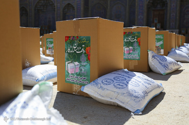 توزیع ۱۵۰۰ بسته معیشتی از محل موقوفه مسجد نصیرالملک - شیراز‎