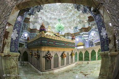 گل آرایی ضریح حرم حضرت معصومه (س) به مناسبت سالروز ورود ایشان به قم‎