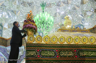 گل آرایی ضریح حرم حضرت معصومه (س) به مناسبت سالروز ورود ایشان به قم‎