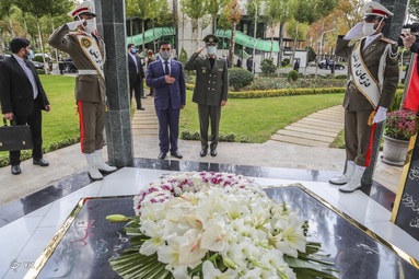 استقبال رسمی و مذاکره وزیر دفاع جمهوری اسلامی ایران با وزیر دفاع جمهوری عراق‎